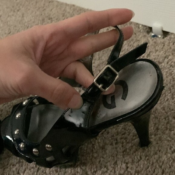 G by GUESS black platform heels with stud accents size 6.5 - Picture 3 of 6